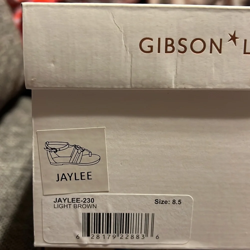 NWT Gibson & Latimer Jaylee Circle Ornament Leather Sandals